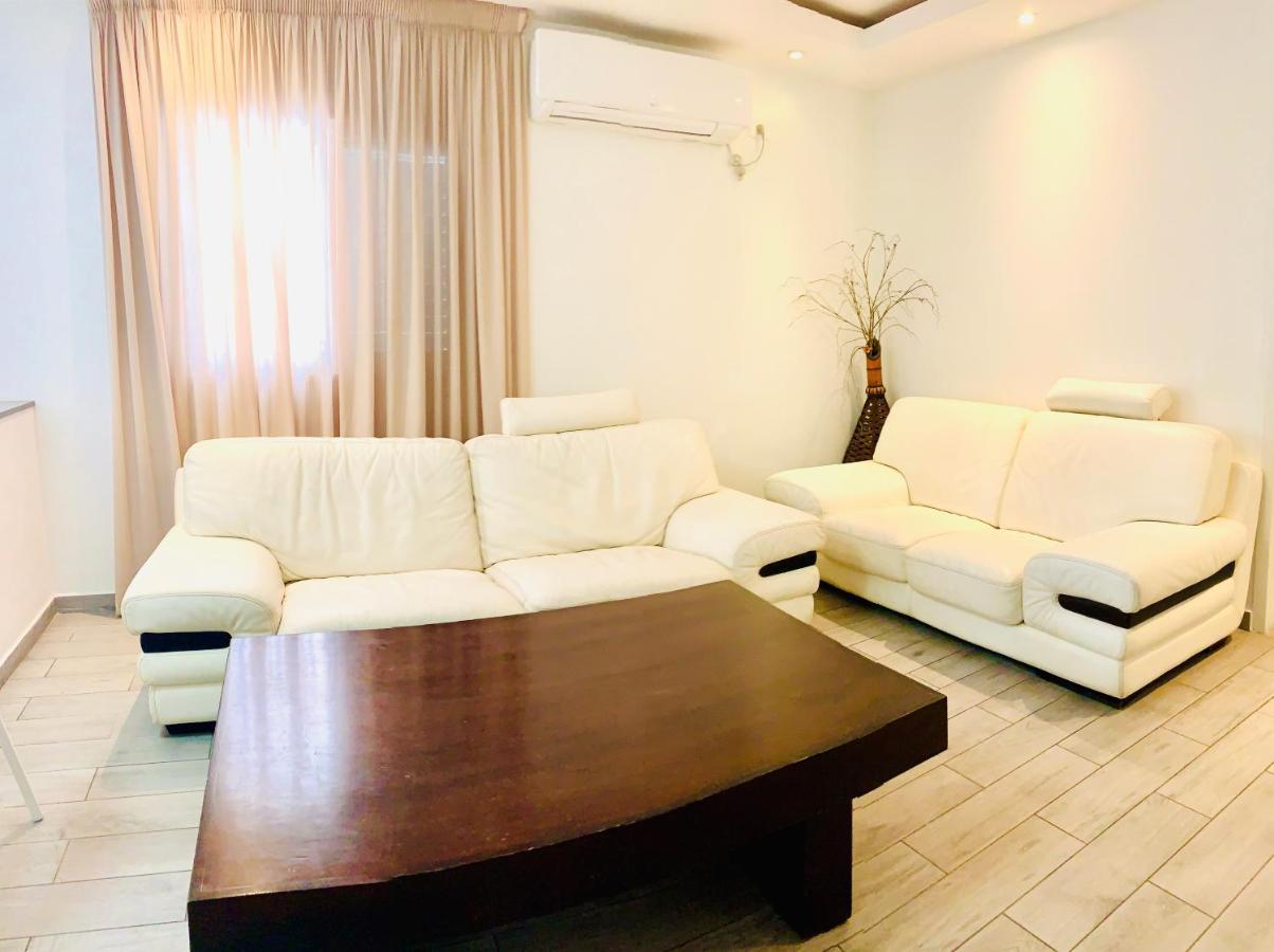 Royal Lea Apartmens ネタニア エクステリア 写真