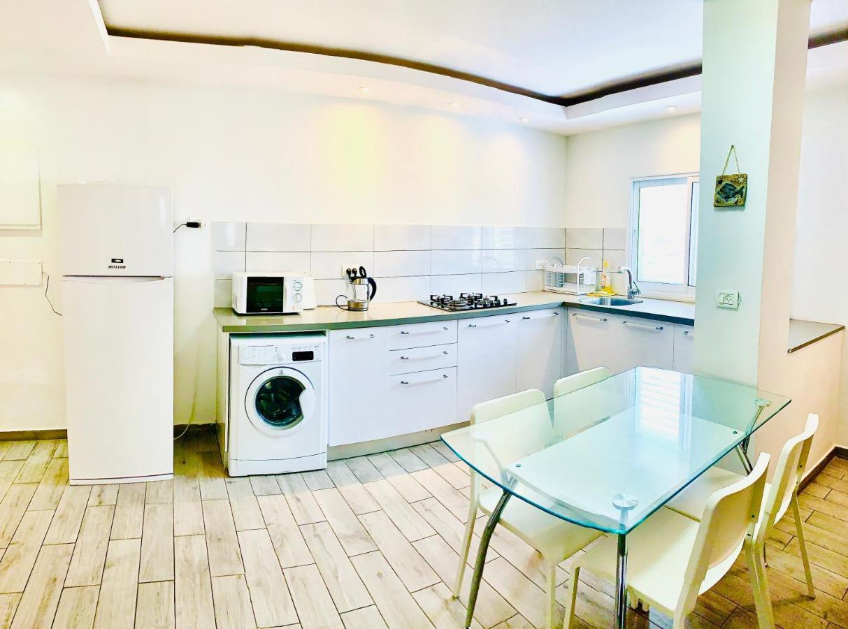Royal Lea Apartmens ネタニア エクステリア 写真