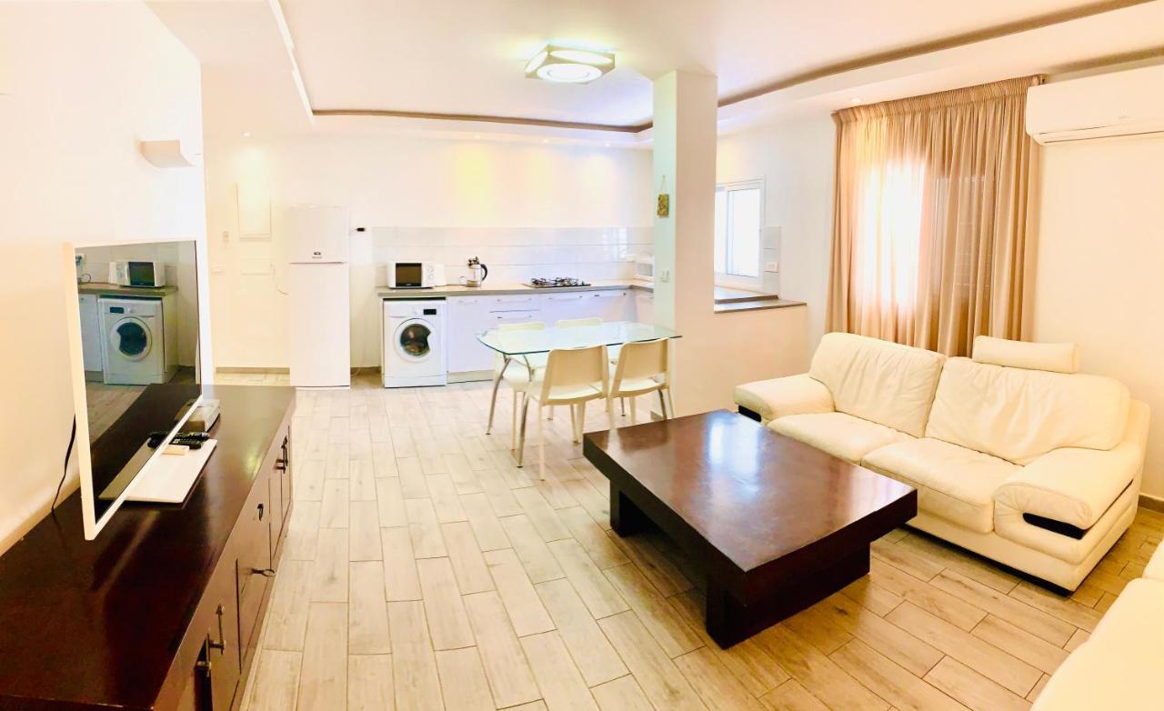 Royal Lea Apartmens ネタニア エクステリア 写真