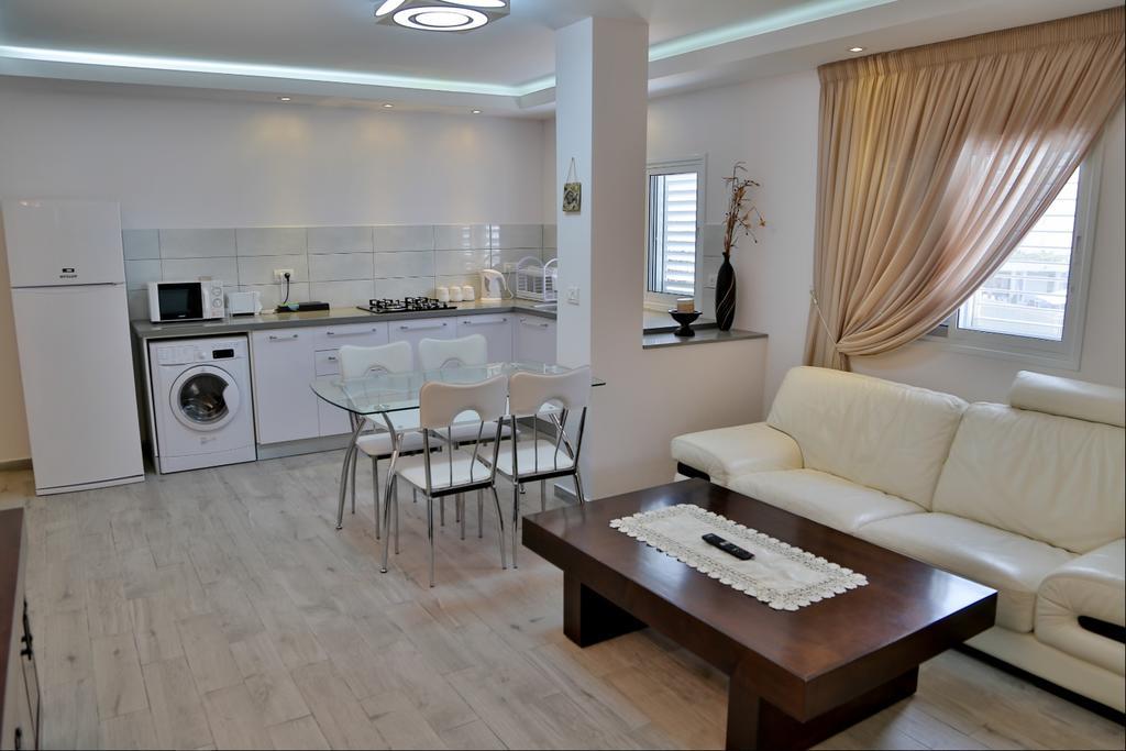 Royal Lea Apartmens ネタニア エクステリア 写真