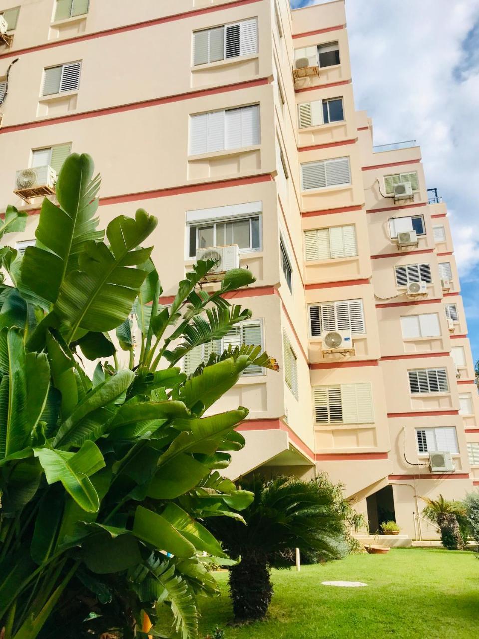 Royal Lea Apartmens ネタニア エクステリア 写真