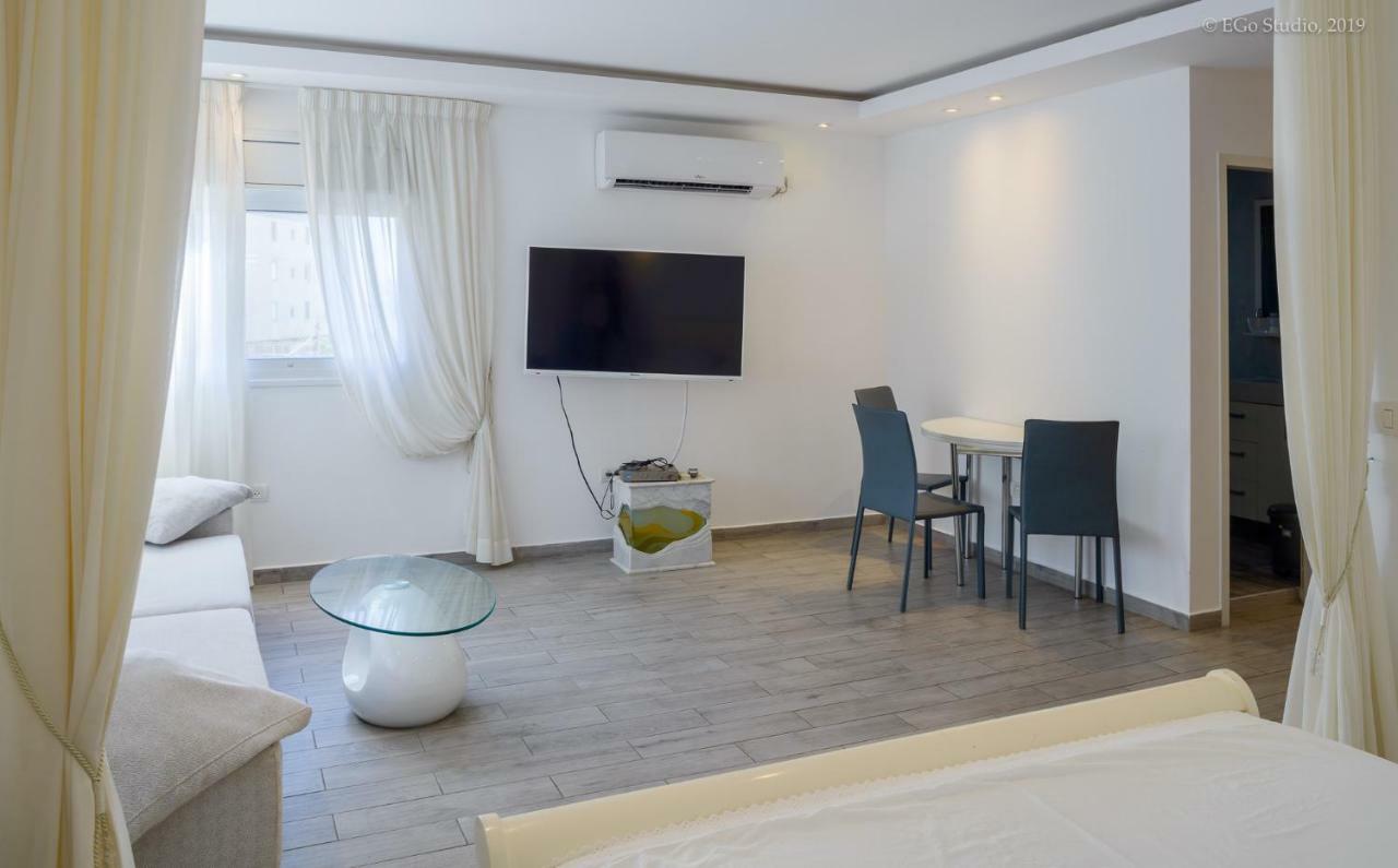 Royal Lea Apartmens ネタニア エクステリア 写真